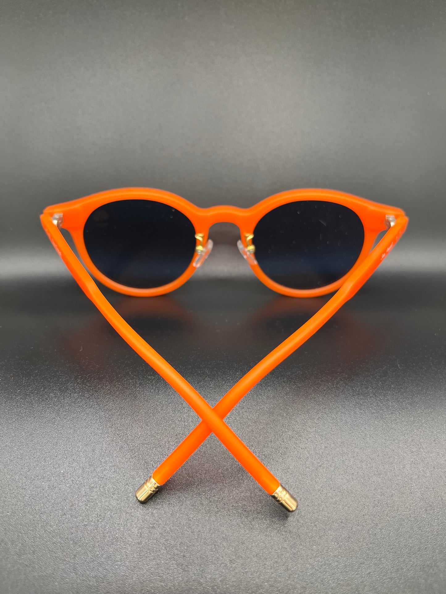 Modelo camaleão laranja lente dourada