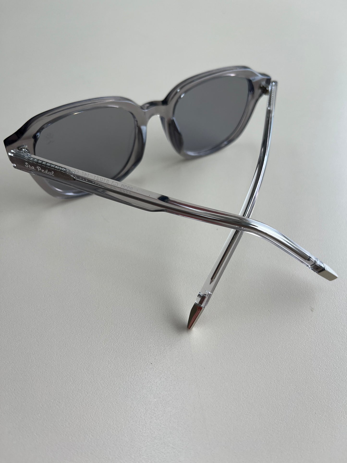 Modelo cinza cristal ponteira em metal