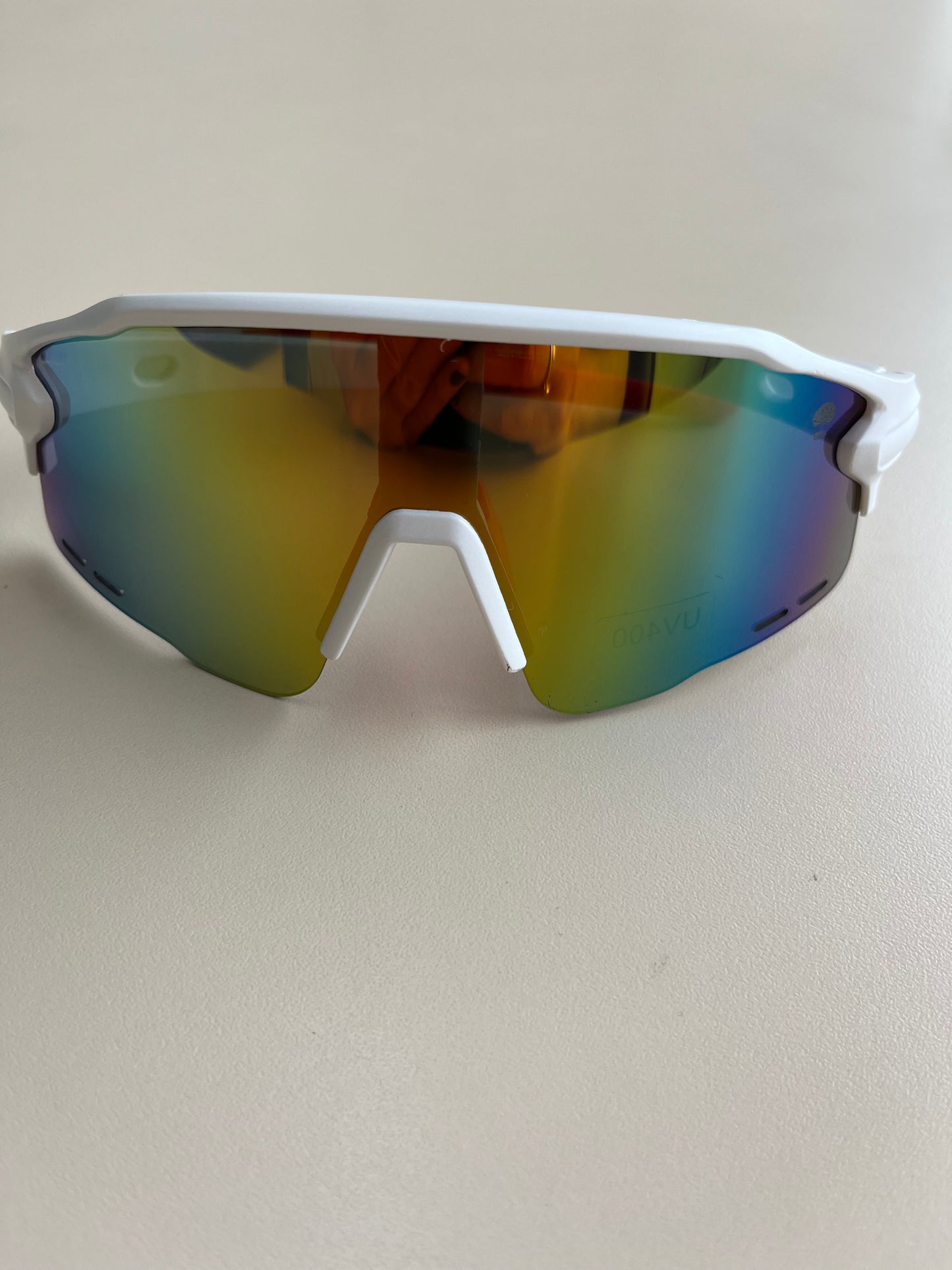 Modelo Clean Branco com Vermelho