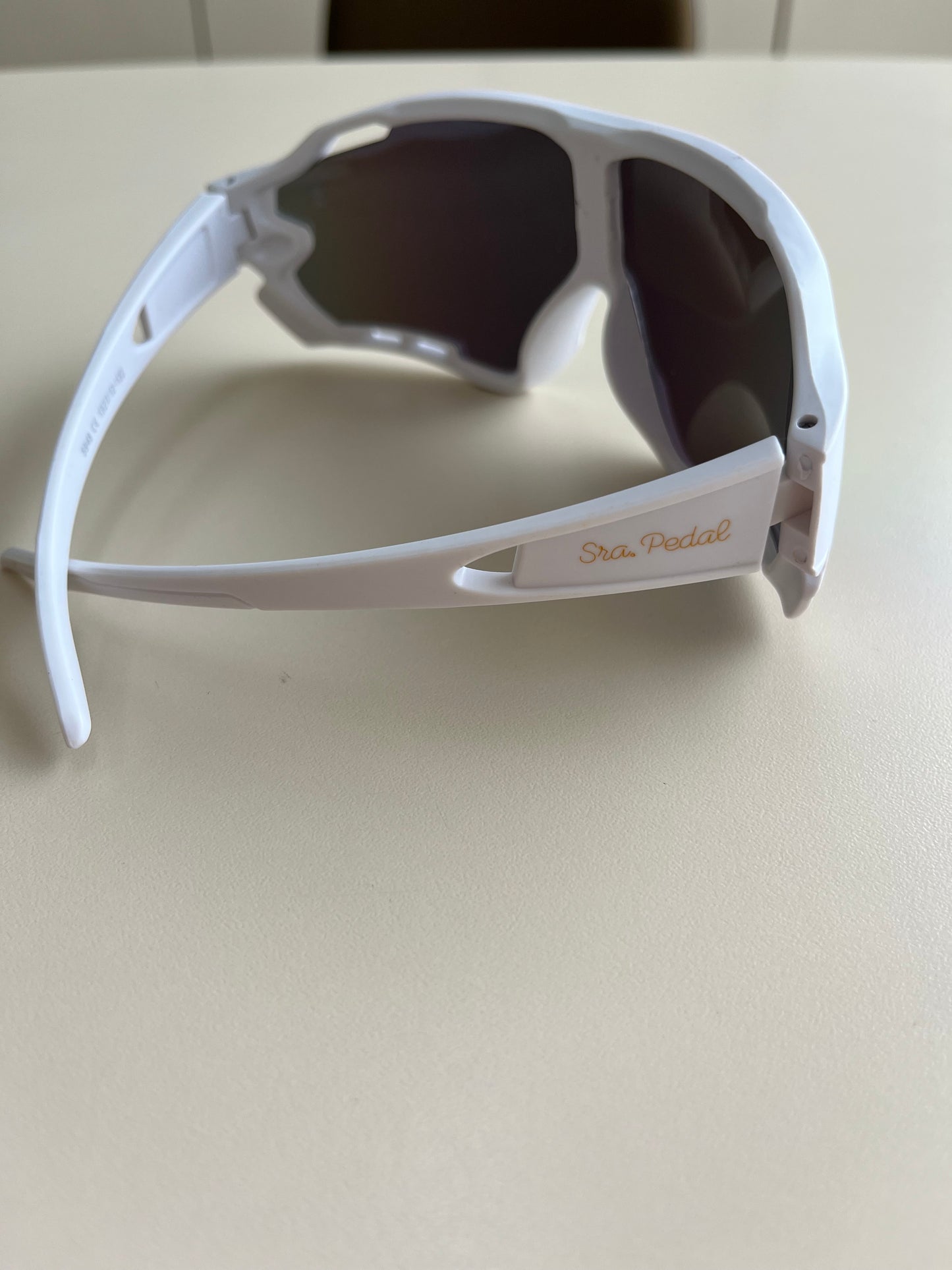 Modelo Tecno Branco lente collors