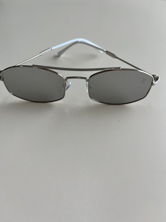 Metal espelhado com ponteira branca