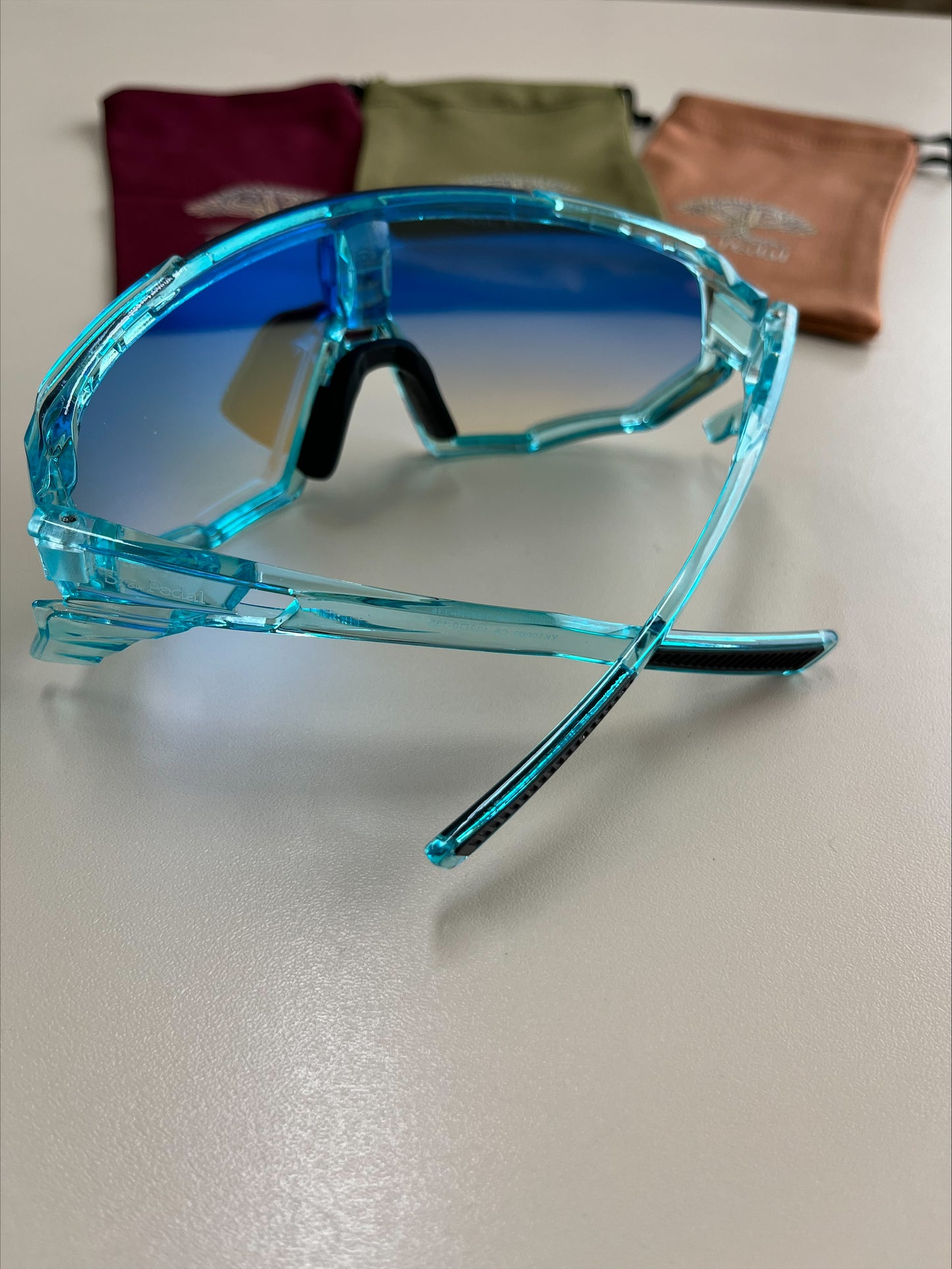 Modelo Esportivo Azul Bebê fotocromático